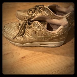 Wmns Air Max 1 Premium 'Gold Fish'